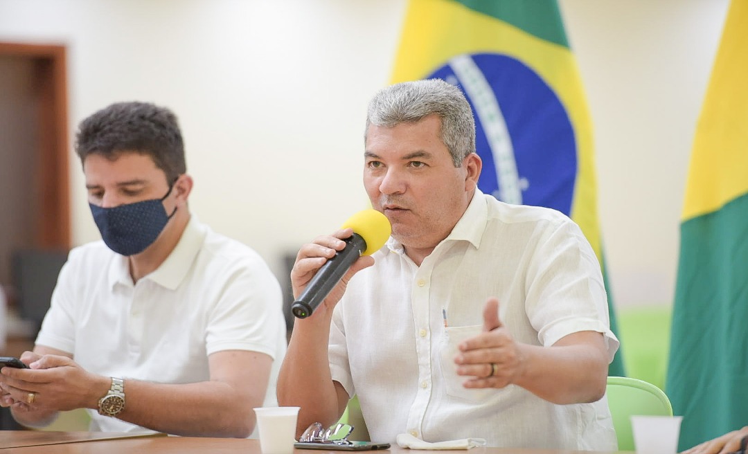Com Educação no olho do furacão, Mauro Sérgio é comunicado por Gladson sobre sua exoneração; veja quem deve assumir